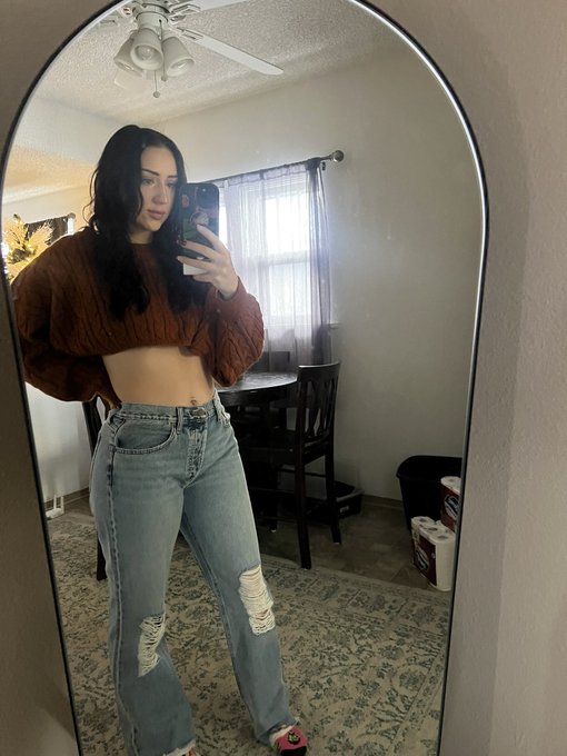 I&rsquo;ve never worn jeans this low in my life https://t.co/uWqVhE9lCI<a href="/tag/newprofilepic"class="tags"><span>#newprofilepic</span></a>