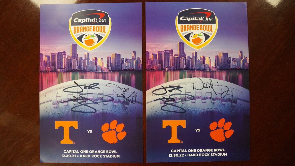 Hey @vol_football & @clemsonfb fans, we have another giveaway for you! 🚨 We have gameday posters SIGNED by Coaches Swinney & Heupel! To enter: 1⃣ Follow @OrangeBowl 2⃣ Like & RT this tweet 3⃣ Tag friends below for extra entries Winners will be selected Wednesday at 5pm 🍊