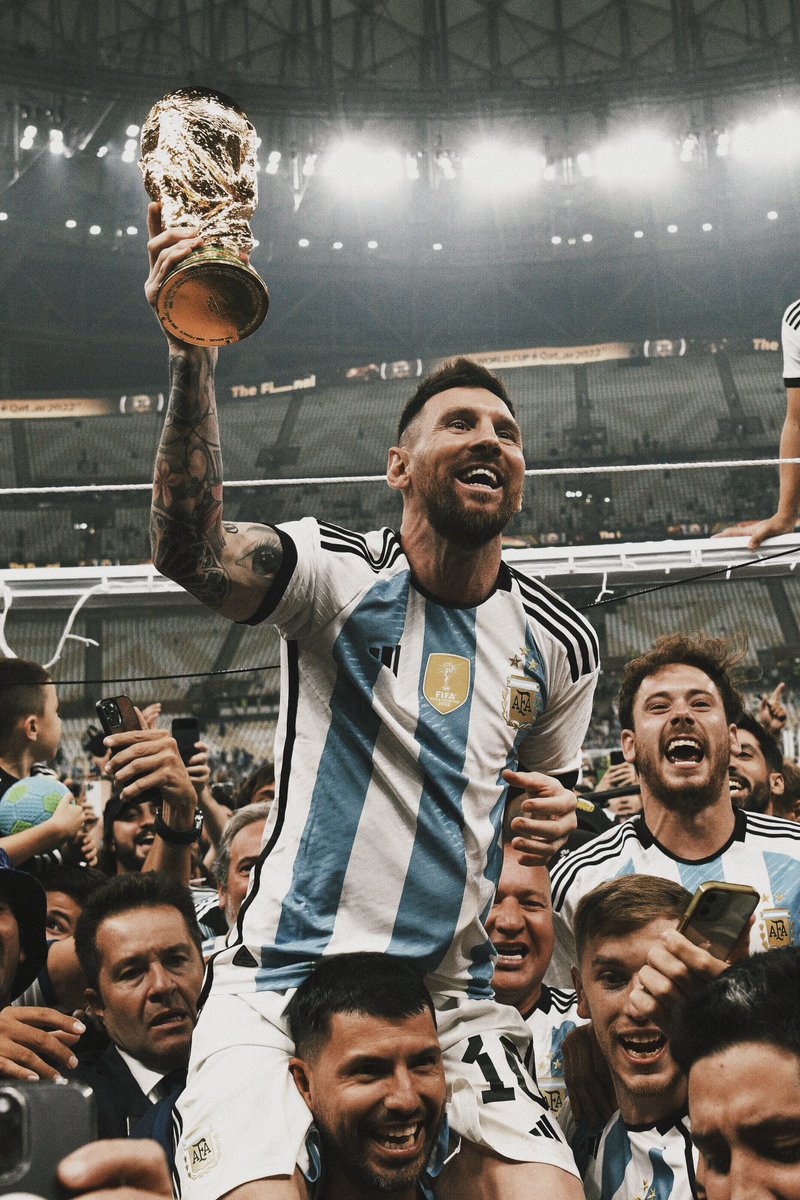 Messi the Evolution: Messi không chỉ là một cầu thủ, mà còn là một biểu tượng của sự phát triển và hoàn thiện bản thân. Đi từ một cậu bé nhỏ tại Rosario, Messi đã trở thành siêu sao bóng đá hàng đầu thế giới. Hãy cùng bắt đầu hành trình phiêu lưu của Messi và tìm hiểu về quá trình trưởng thành của cậu ấy.