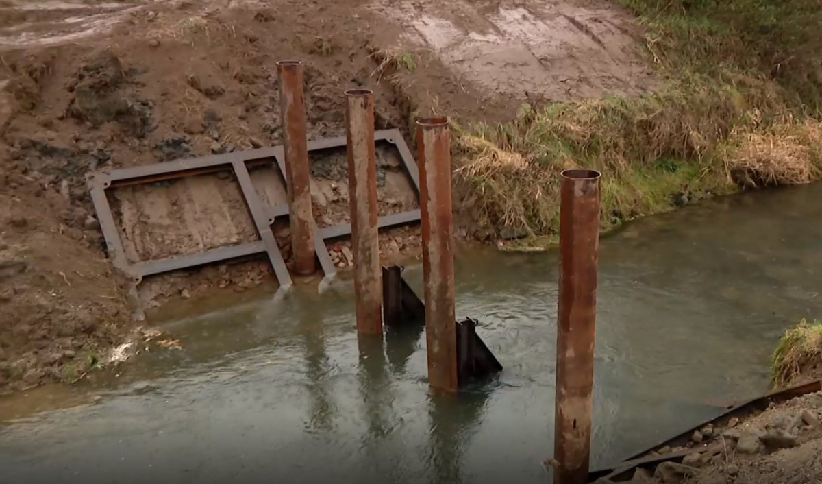 Hout en ander afval zorgden vorig jaar zomer voor extra problemen bij het hoogwater. Op sommige plekken raakten watersluizen verstopt waardoor het water niet kon doorstromen, zoals bij de Geul in Bunde. Het Waterschap heeft er nu wat op gevonden.

 l1.nl/l1mburg-centra…