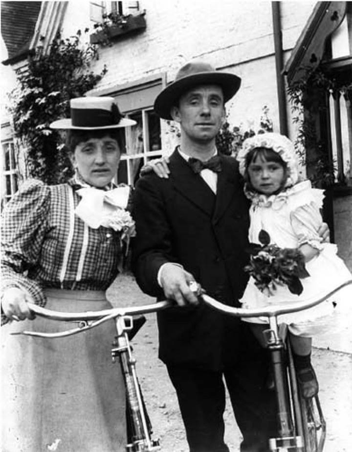 SocStreatham's tweet photo. Dan Leno (George Wild Galvin ) born #OTD 20 December 1860. Lived Brixton, Clapham Park and Balham buried at Lambeth Cemetery Tooting. Best known, aside from his music hall act, for his dame roles in the annual pantomimes #DanLeno #MusicHall https://t.co/H5oxEN410J