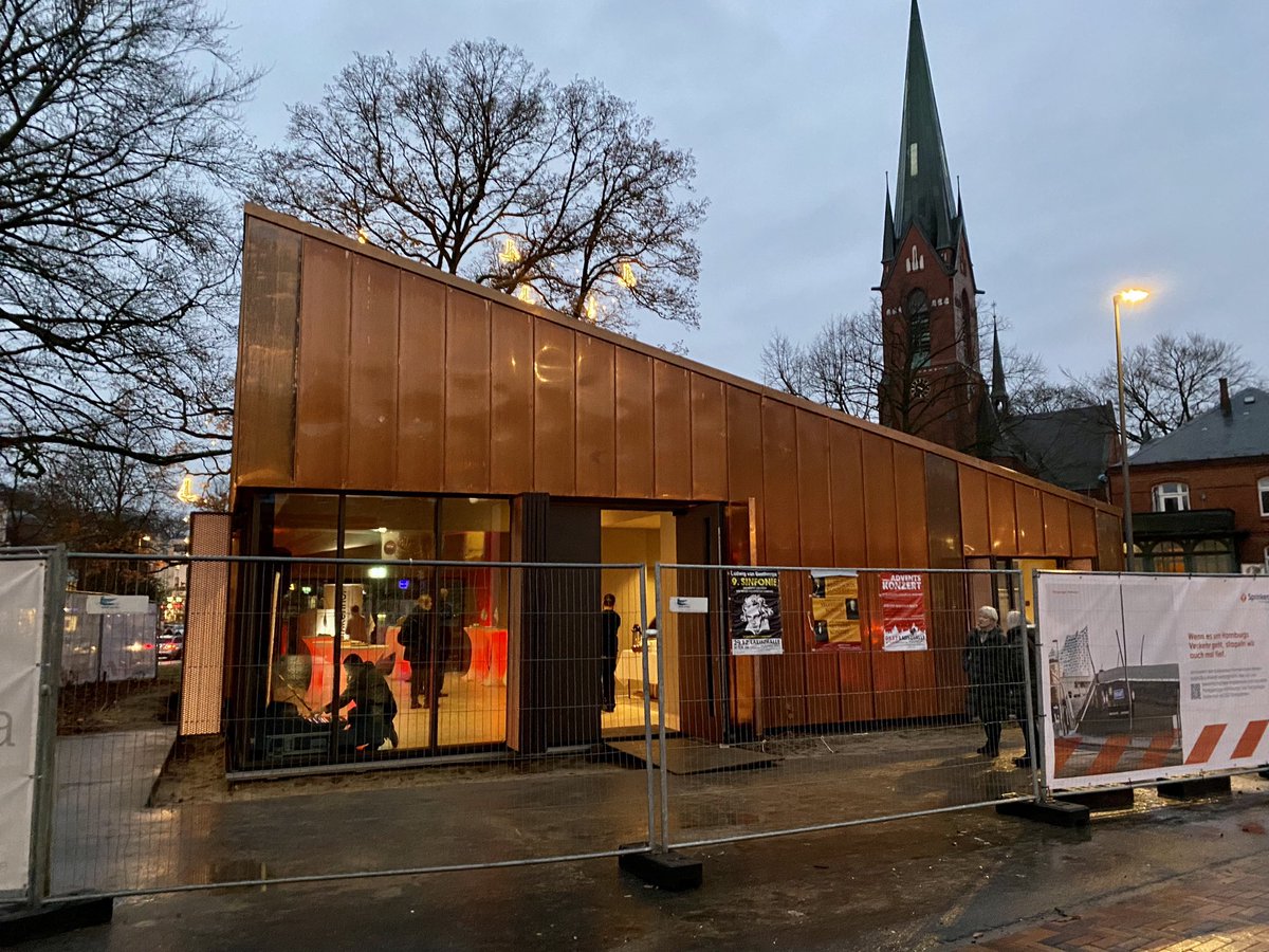hh_bwfg's tweet photo. 🏠👉Neuer Treffpunkt in #Blankenese: @fegebanks eröffnet modernes #Markthaus in zentraler Stadtteillage. Neben der wöchentlichen Marktnutzung finden Besucher:innen auf rund 120 m² Angebote des @BA_Altona, Blankeneser Bürgervereins und Gastronomie.
#HamburgsBezirke #Quartiersfond https://t.co/30vpGTpRIP