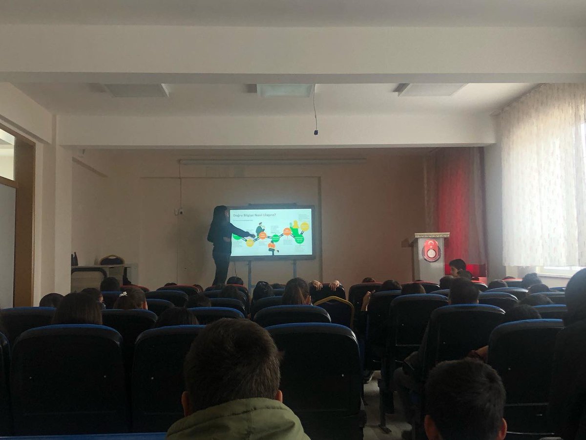 Elbistanram's tweet photo. Bu kapsamda Çatova İlk-Ortaokulu ve Akören Şehit Hüseyin Emre Kul İlk-Ortaokuluna “Bilinçli Teknoloji Kullanımı ” ve “ Üst Öğrenime Geçiş Sınavları” öğrenci seminerleri kurumumuz Psikolojik Danışman/Rehber Öğretmenleri tarafından gerçekleştirilmiştir. https://t.co/Y3axmcIJcD