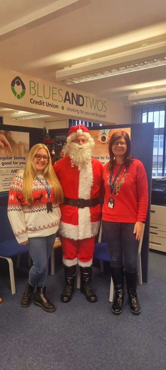 BluesandTwosCU's tweet photo. Thanked by members of the B&amp;T team, Arthur aka Santa, B&amp;T Society Committee member &amp; retired police officer returned to HQ gatehouse raising funds for Macmillians.  Braving the cold &amp; wet raising more than £1000.  "In these days of no cash, marvellous response from HQ staff" 👍 https://t.co/pyC7Snjktv