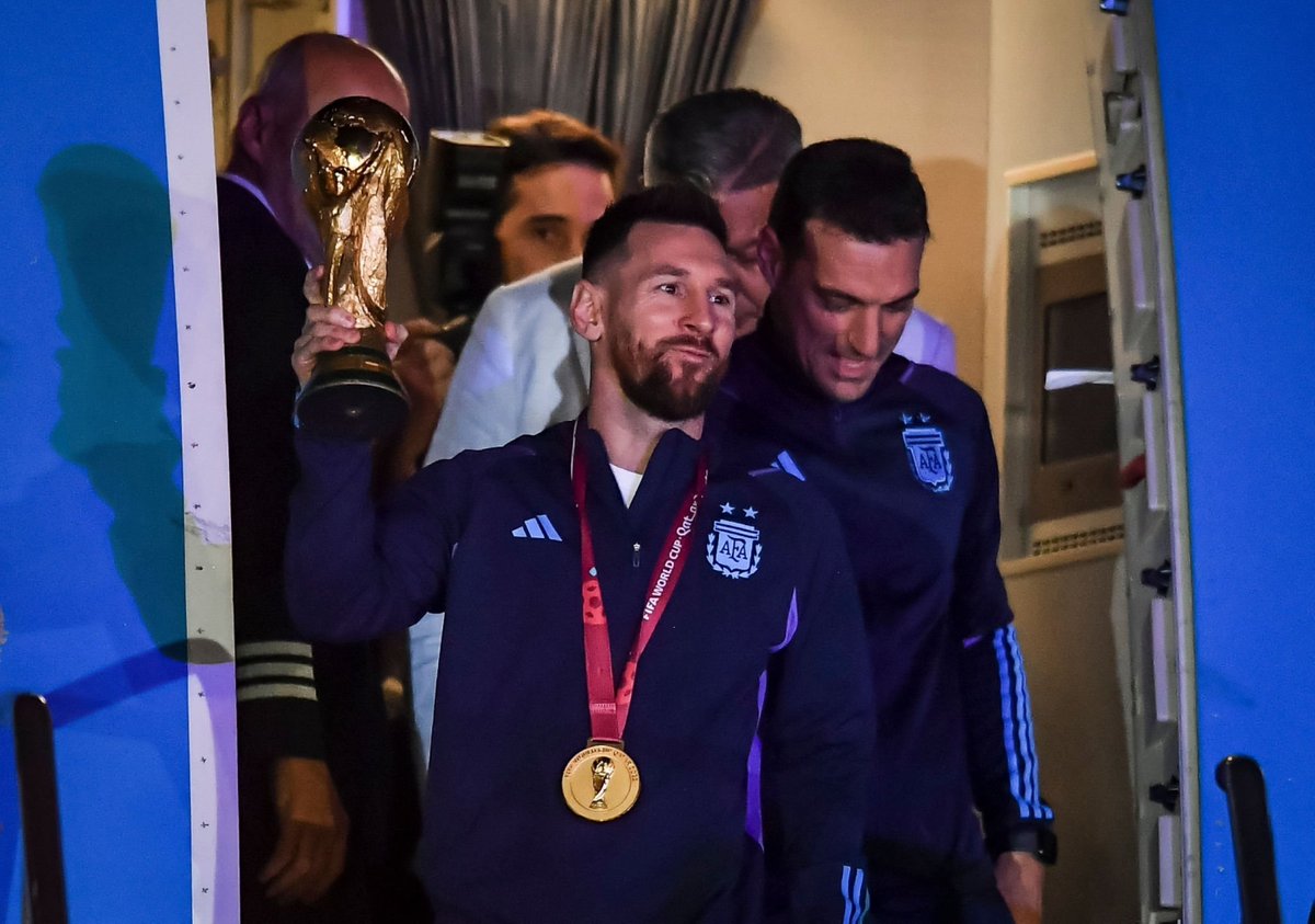 ARG4ARB's tweet image. يازين أوروبا مع سيحة البال .. قارة مافيها نفسًا ثقيلة، هذا بولندا وهذا هولندا وهذا كرواتيا ، وهذا فرنسا مالقينا مثيله .. 🎵