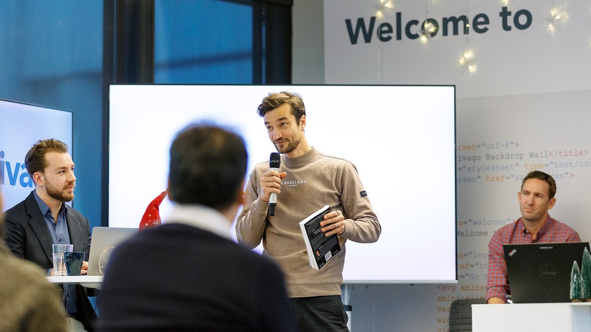 Lifeattrivago's tweet photo. Last week we had our last company All Hands of 2022! After discussing this year’s milestones, achievements, and learnings, our leadership team organized a holiday raffle with special presents from each member of the team 🎁  

#lifeattrivago #allhands https://t.co/ULVsdD2S2f