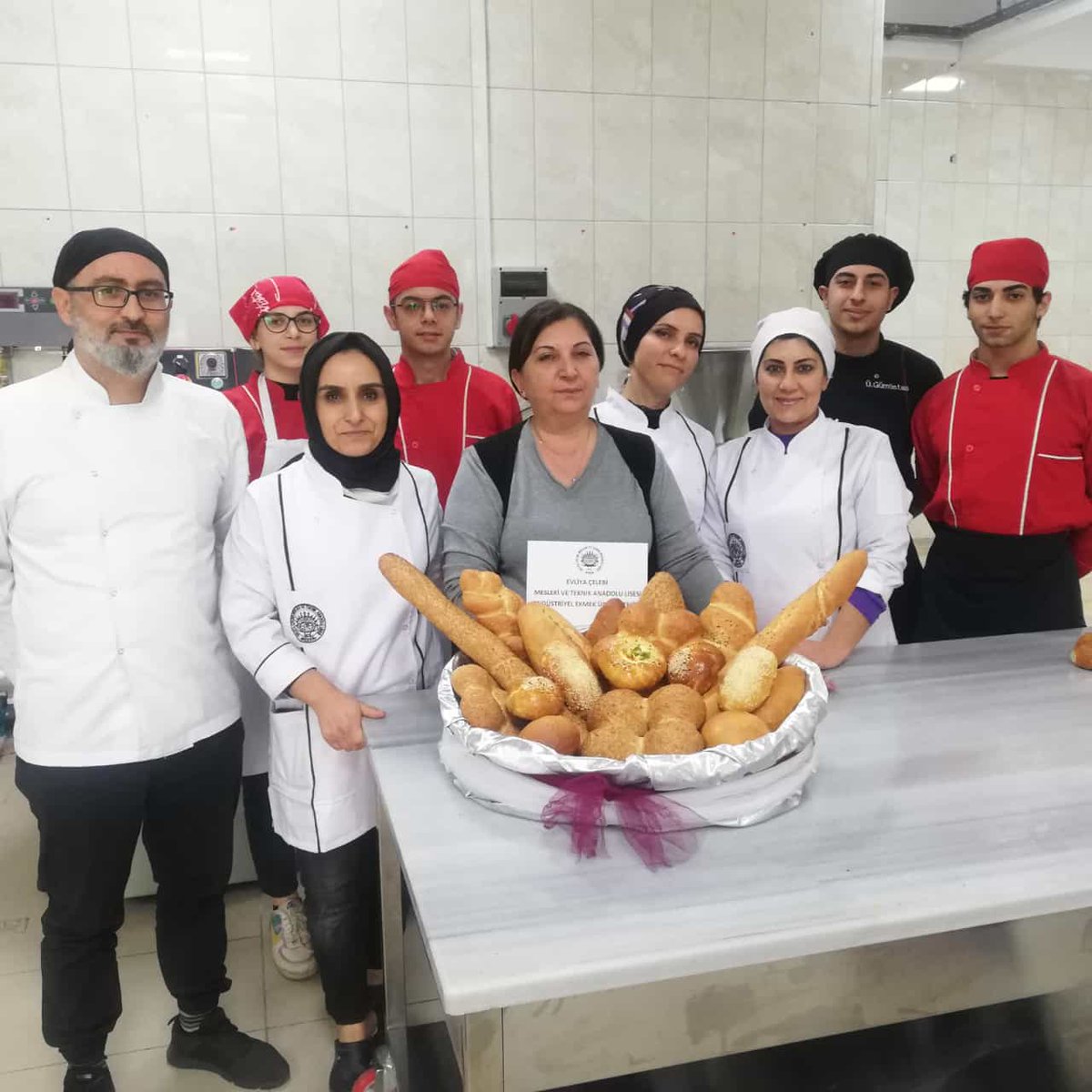 CelebiMtal's tweet photo. Endüstriyel ekmek üretimimiz başladı...@tcmeb @nznsener @ahpehlivan53 @AdemKoca46 @necmidinc https://t.co/tMrdHemyS1