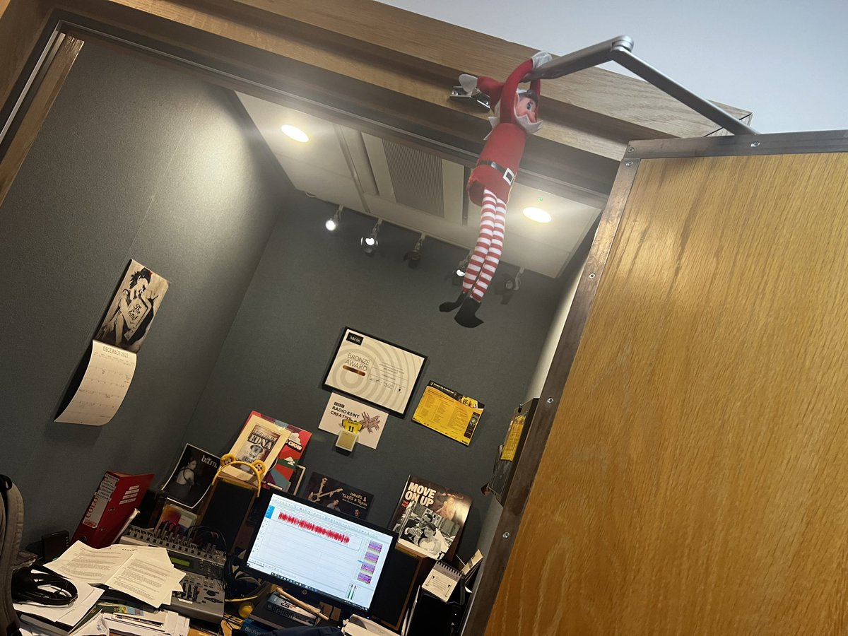 DomKingLive's tweet image. The Elves are ramping up the action with some naughty BBC helpers @BBCRadioKent #selfiewithelfie