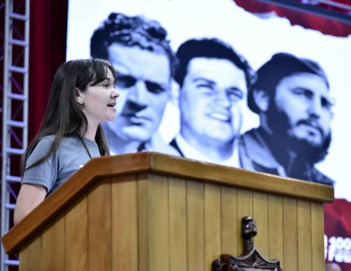 VelizCardoso's tweet photo. El Primer Secretario del Comité Central del Partido y Presidente de Cuba, @DiazCanelB  , participa este martes en la sesión plenaria del X Congreso FEU, organización estudiantil universitaria que arriba a su centenario de fundada. @BetsyDazVelzqu2 @RGZapata500 @EPCLaHabana https://t.co/rbplZRKtPG
