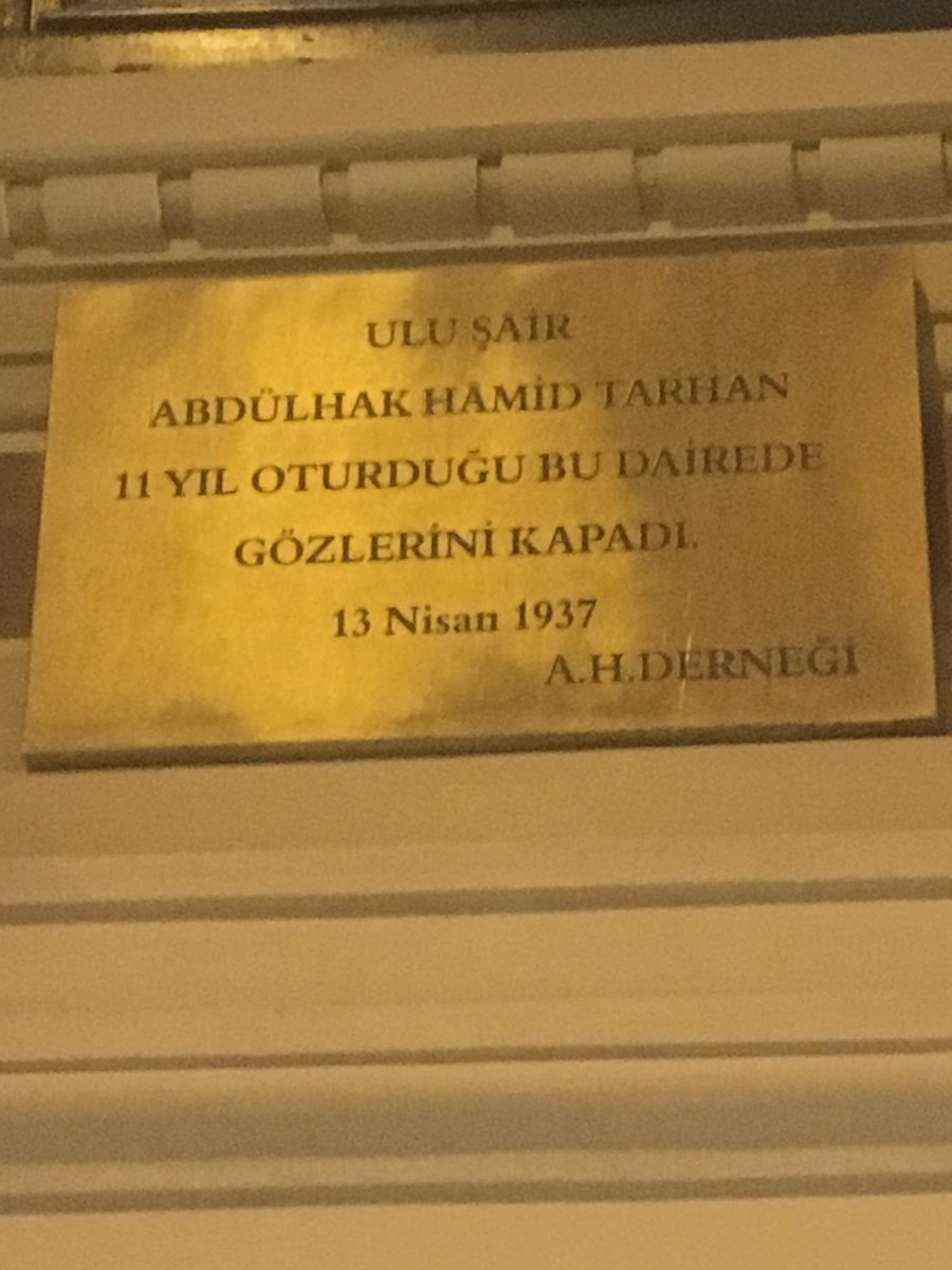 suleymandogan68's tweet photo. #Makber şairi ve Türk şiirinin "Şair'i Azam"ı Abdülhak Hāmit Tarhan (1852-1937), Teşvikiye Camii'nin karşısındaki binada 11 yıl oturdu. Ve burda dünyaya gözlerini yumdu. Köklü ve eski bir ulema ailesinden olan Hamit, TBMM III., IV. ve V. dönemlerde İstanbul Milletvekili seçildi. https://t.co/A5NYmLg1zI