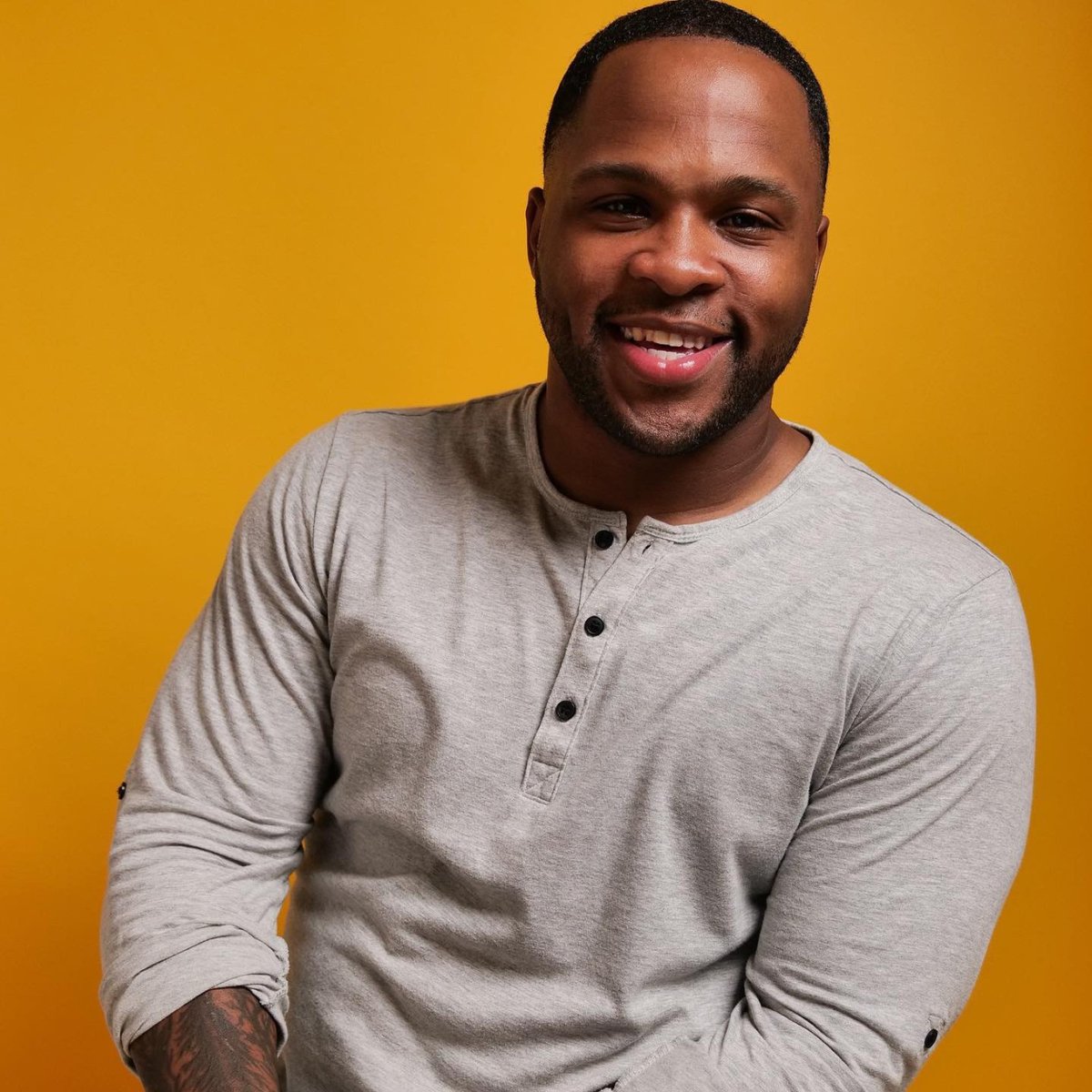 WBEZIntheLoop's tweet image. On WBEZ.org/live: We're checking back in with with the founder of @DChicagoDream. 

Earlier this year, the group delivered free boxes of fruits, vegetables and water to 125 Chicago families per week. Now, the org serves 530, and is partnering with @gherbo.