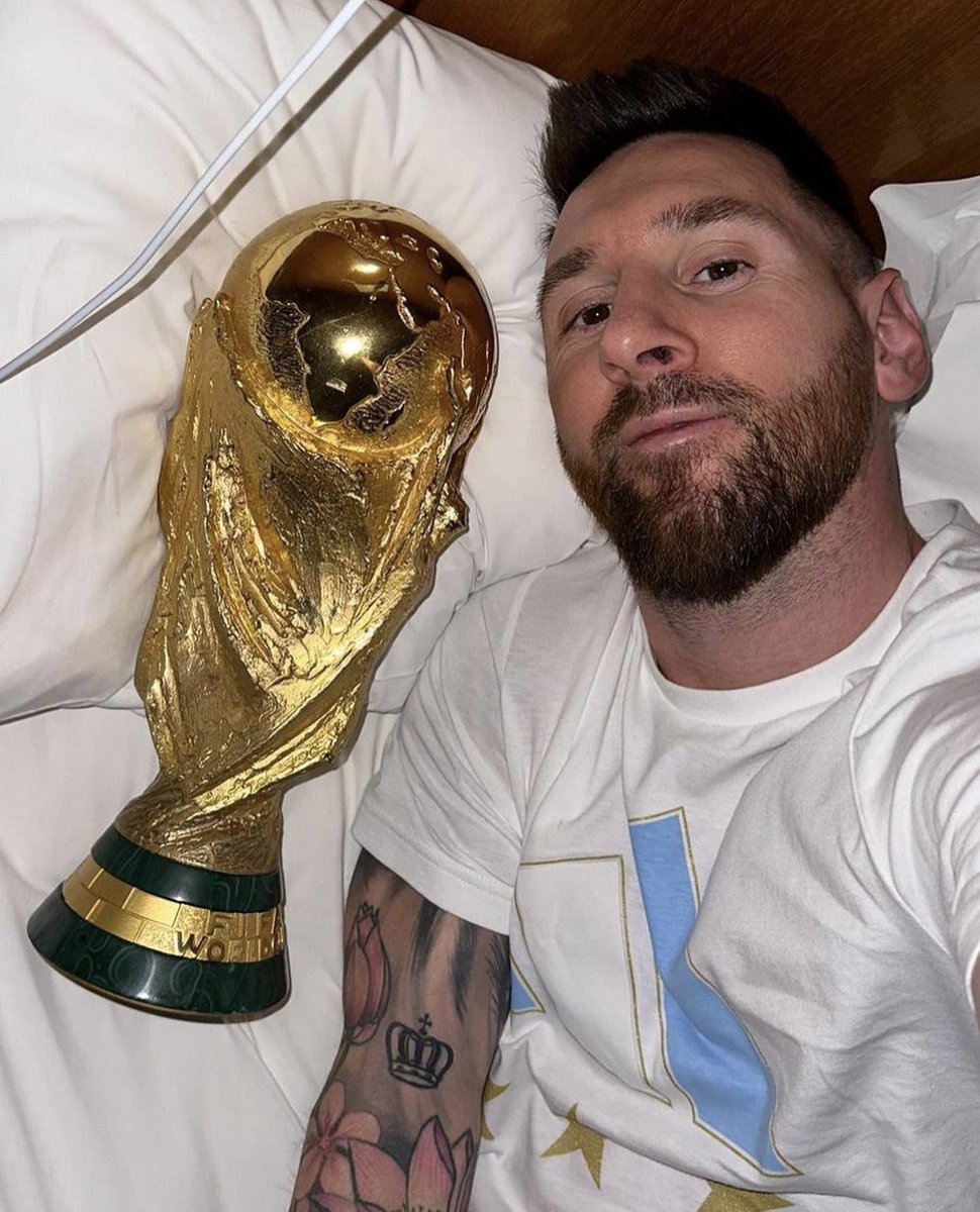 WeAreMessi's tweet photo. The king of selfies https://t.co/vGJrZeHC5H