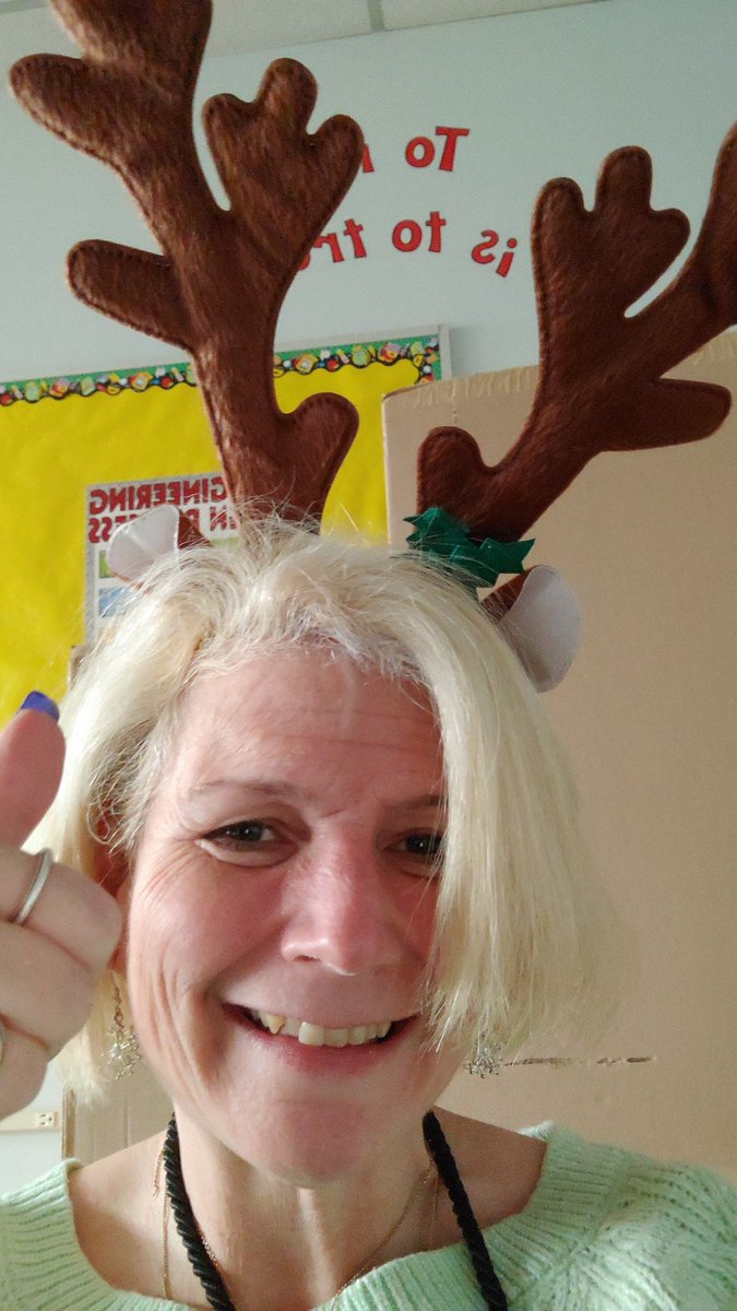 Mrs_TBarber's tweet photo. @bedfordparkpsto @tdsb @RonFelsen @rchernoslin @LC1_TDSB Love it!!! Happy holidays,!! https://t.co/QHE4Dgr6gB