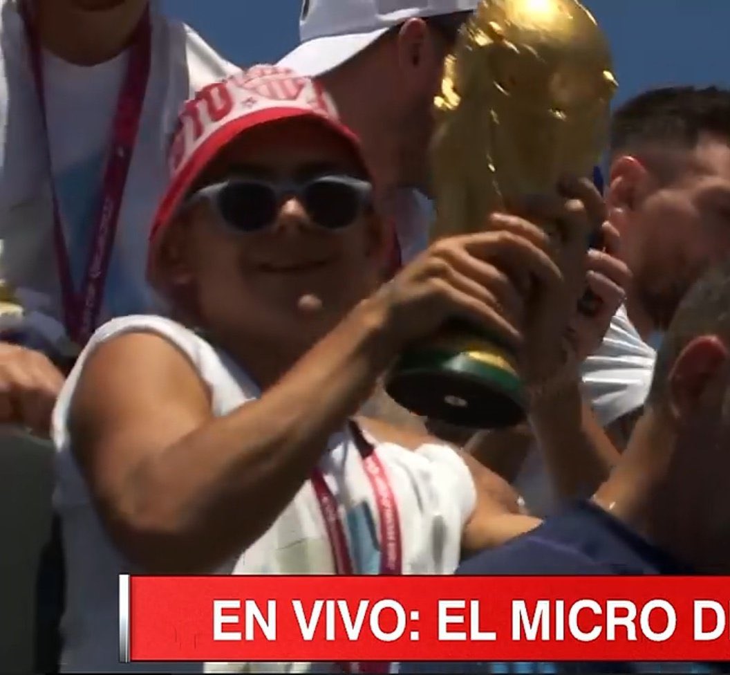 Like a este Paulito campeón del mundo y de la gloria😍🇦🇷🏆🇦🇹