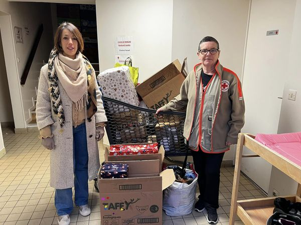 CrfCaen's tweet photo. Un grand merci aux familles des Micro-Crèches Madou pour leur générosité 🙏
Ils ont collecté près de 30 boîtes solidaires ainsi que des vêtements chauds. 
Ces paquets seront remis aux plus démunis pour les fêtes de Noël 🎄 https://t.co/IRcng3kI9r
