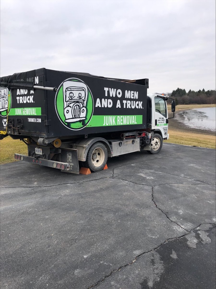 TwoMenBoston's tweet image. 👉🏻TWO MEN AND A TRUCK Junk Removal Service was at the top of someone's wish list📋this year! 🎁We came in and made room for all of the new presents Santa would soon be bringing.🎅There is still time...if you need us, call us!📞twomenandatruck.com/movers/mi/ann-…