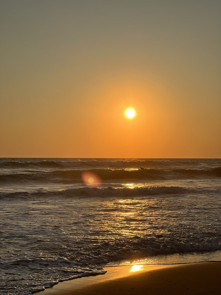 DelgadilloFer's tweet photo. “Sólo quiero resumirte que al principio de pensaba y que hoy contemplo en ti la costa a donde voy”

#FernandoDelgadillo #EntrePairosyDerivas https://t.co/jmJmcvs2XY