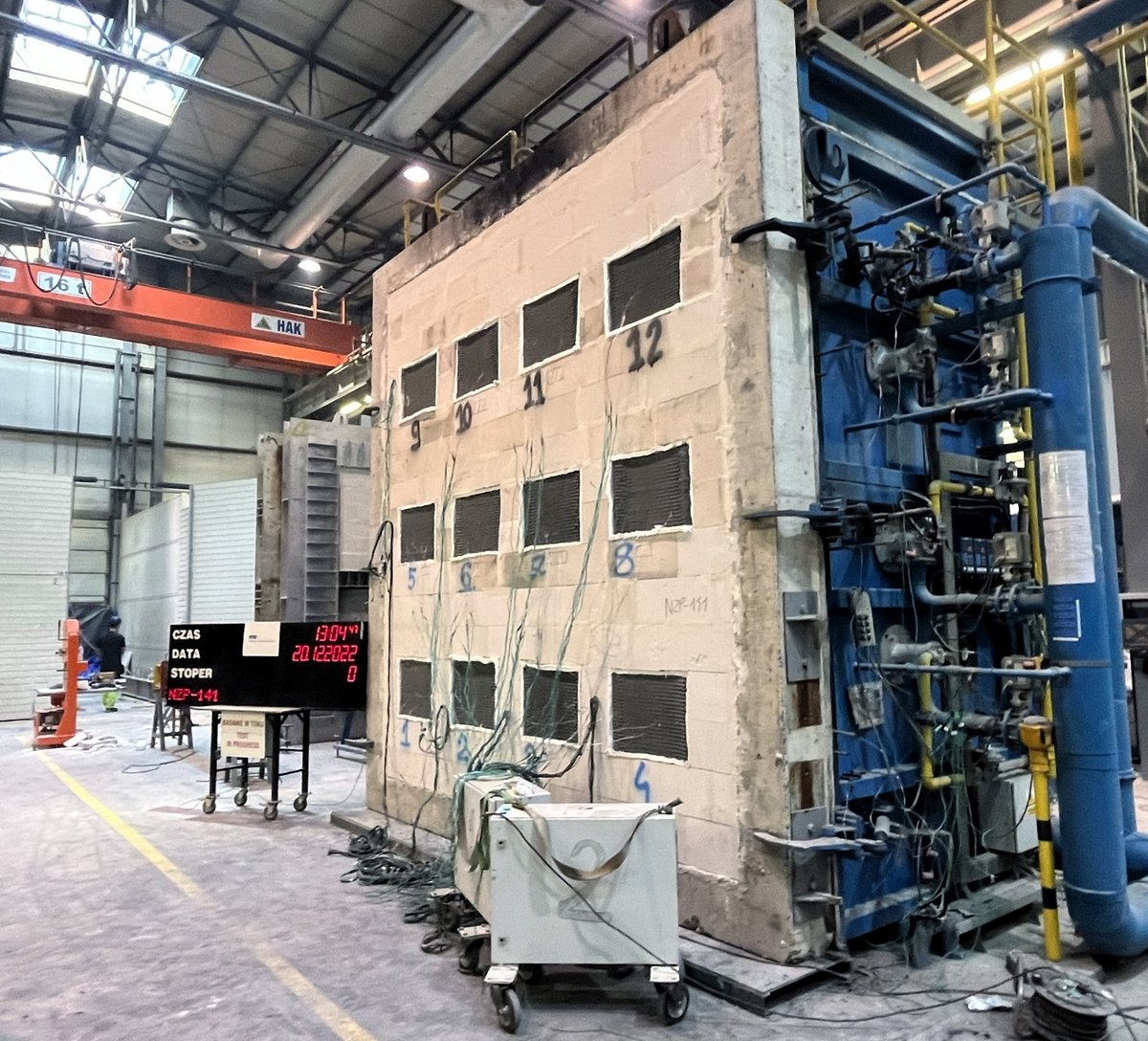 WojciechITB's tweet photo. Today we've burnt 3D-printed concrete wall samples with different internal topologies, printed out at the lab of our famous 3DPC wizards @Paw_Sikora @Mateusz_Techman 
Interesting observations on the fire damage, and an important step towards full-scale natural fires in 2023! https://t.co/yEMDe2u7LB