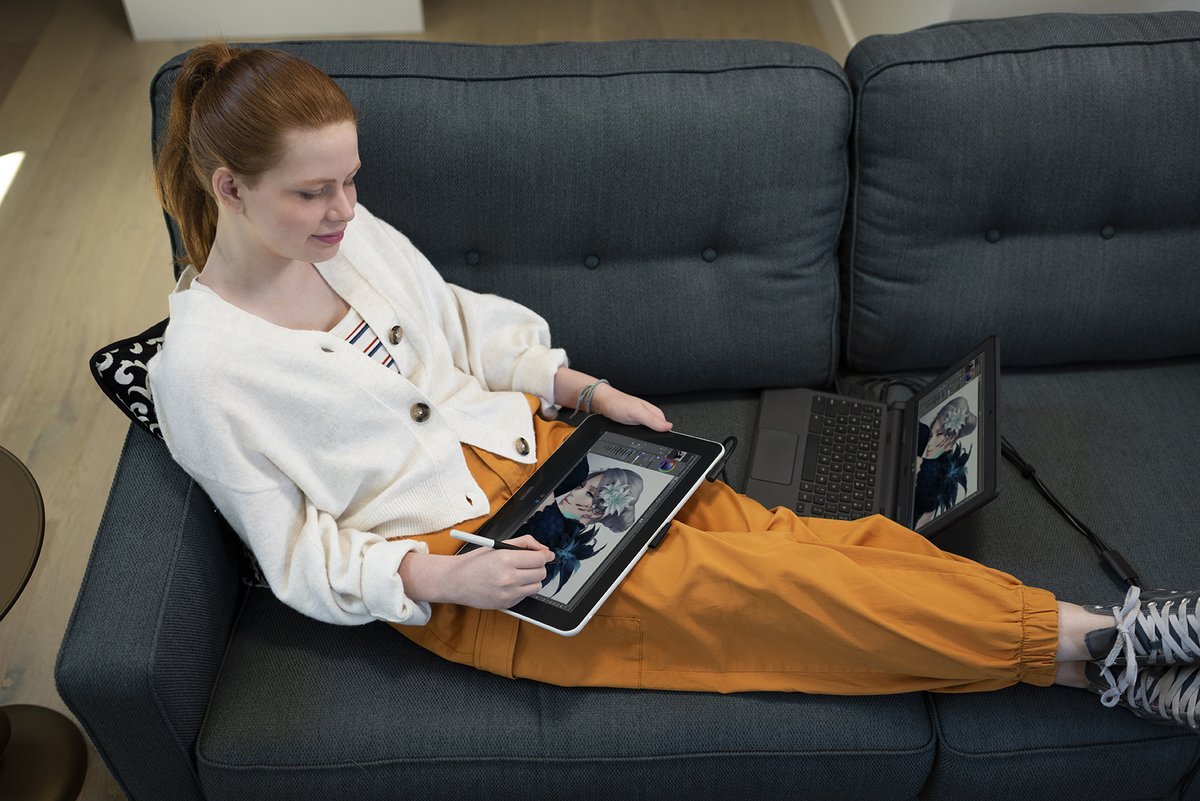 wacom's tweet photo. #WacomOne is the best gift for beginning artists or creatives, no matter their field — but it’s an especially perfect gift for fan artists, illustrators, cartoonists, and designers. 
Shop now: https://t.co/Uz69znOFlC
#WacomSale #CreateWonderWithWacom #GiveWacom https://t.co/GJ8k5mtIfA