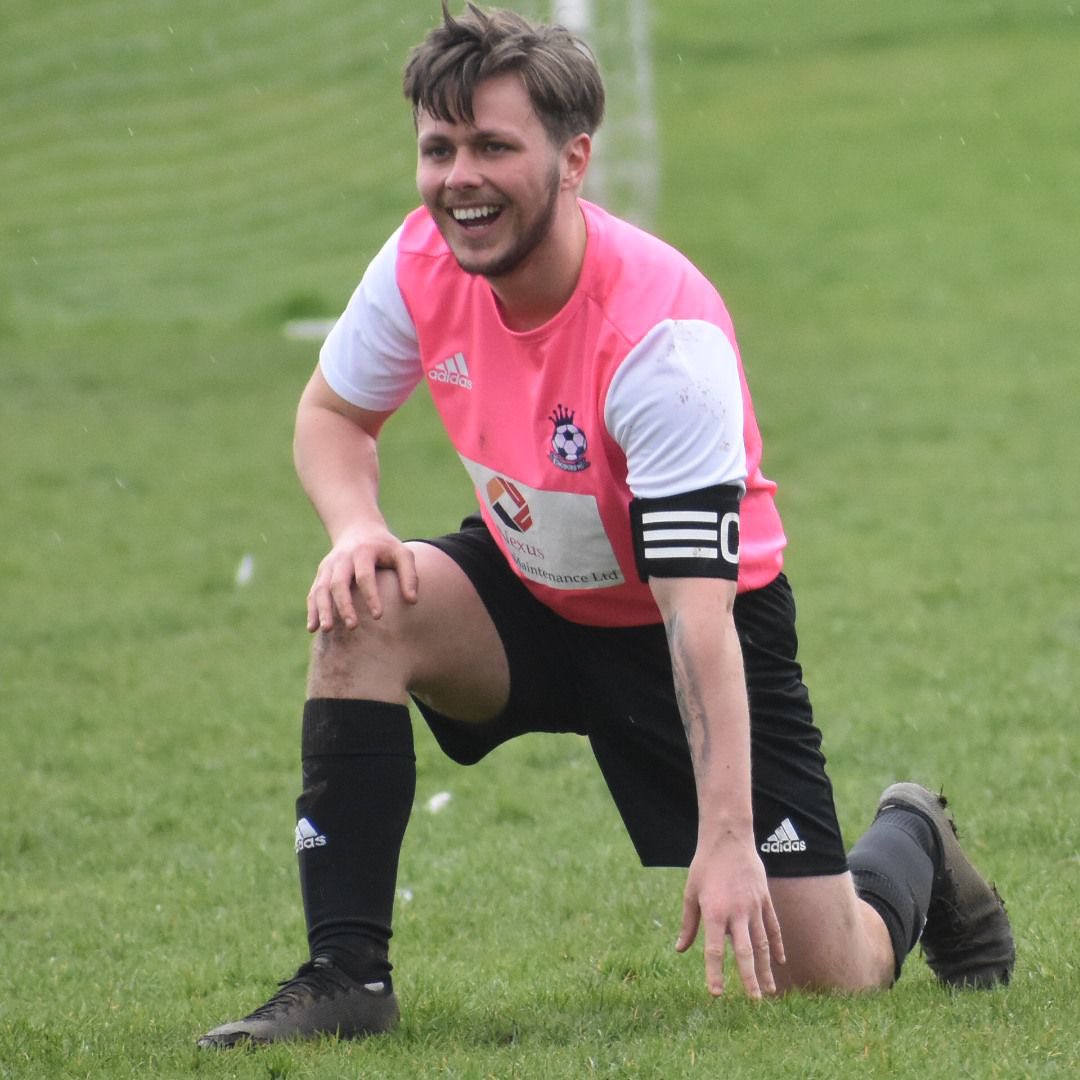 Kingsford_FC's tweet photo. Today we say goodbye to a Kingsford hero @harry_green_ as he starts a new life in 🇺🇸. The sort of player that doesn’t come around often. Leaves it all out there for the club and will be missed massively by all the lads. Will always have a place at Kingsford. Best of luck bro💙 https://t.co/UdVDIBRdWQ