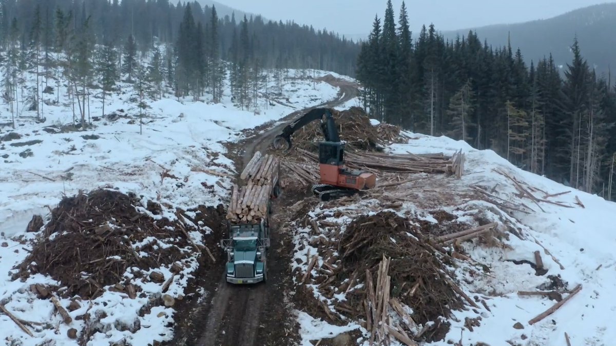 Missed last night's season finale? Watch it here! ctv.ca/shows/mud-moun…
Episodes will go up on CTV.ca and the CTV app the day after they air. For our American fans, season 2 will air on the Weather Channel in the States starting January 8th, 2023.