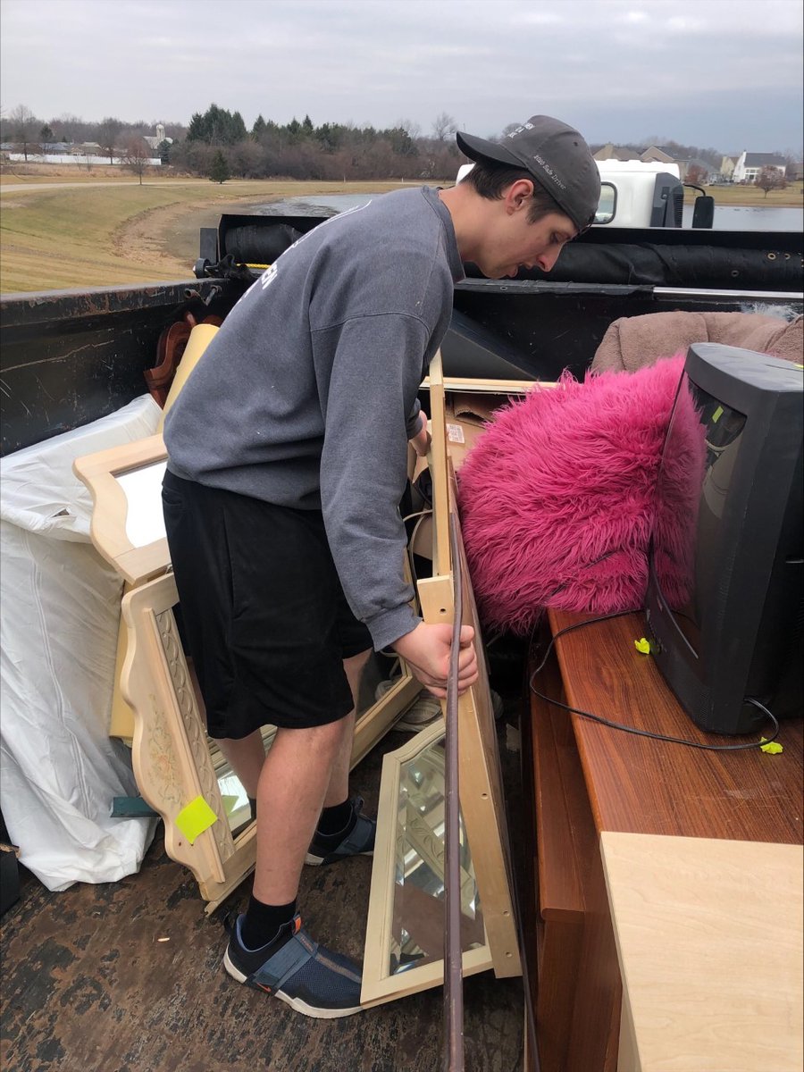 TwoMenBoston's tweet image. 👉🏻TWO MEN AND A TRUCK Junk Removal Service was at the top of someone's wish list📋this year! 🎁We came in and made room for all of the new presents Santa would soon be bringing.🎅There is still time...if you need us, call us!📞twomenandatruck.com/movers/mi/ann-…