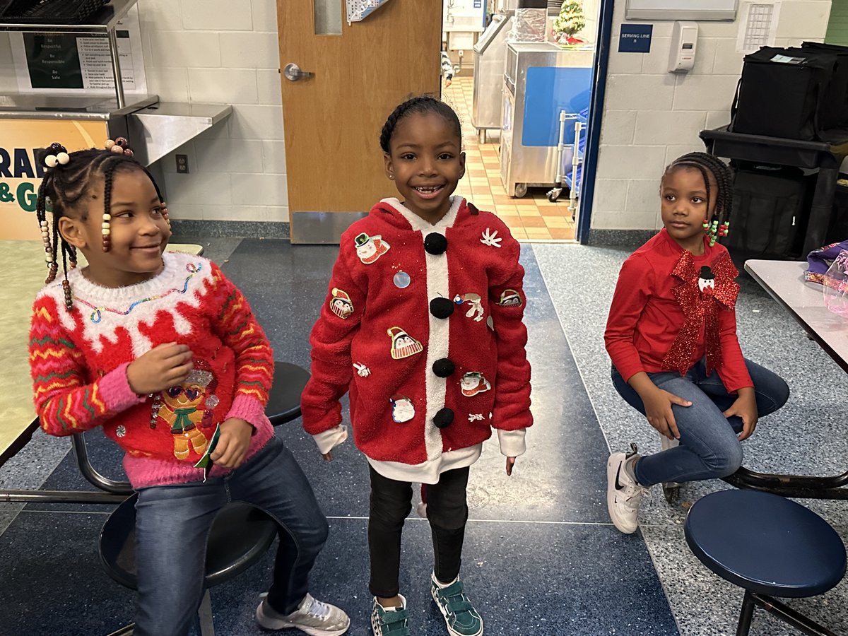 HillpointHusky's tweet photo. Day 11: Ugly Christmas sweaters! #12daysofholidayfunandlearning
#HPLeadersofthePACK
#BuildingtheBestSPS https://t.co/eKWb171zZl