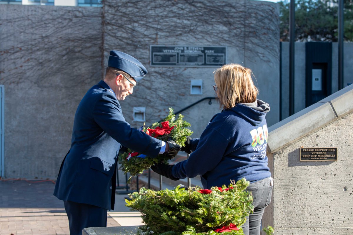 22ARW's tweet photo. Col. Joshua Zaker, #22OG commander, among service members from all branches, laid a ceremonial wreath for @WreathsAcross at Wichita Veteran's Memorial Park on #WreathsAcrossAmericaDay, Dec. 17, in honor of military veterans. π€ https://t.co/nKcl6OpZ0u