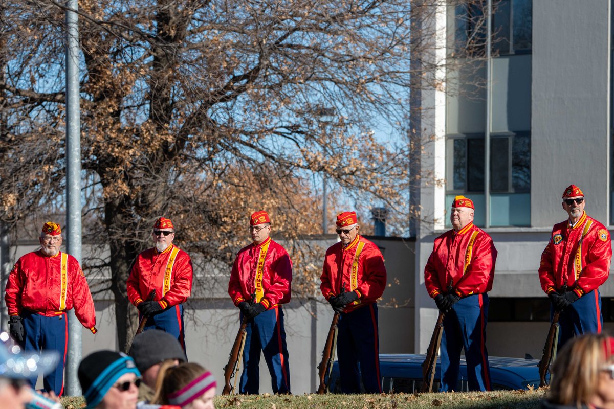 22ARW's tweet photo. Col. Joshua Zaker, #22OG commander, among service members from all branches, laid a ceremonial wreath for @WreathsAcross at Wichita Veteran's Memorial Park on #WreathsAcrossAmericaDay, Dec. 17, in honor of military veterans. π€ https://t.co/nKcl6OpZ0u