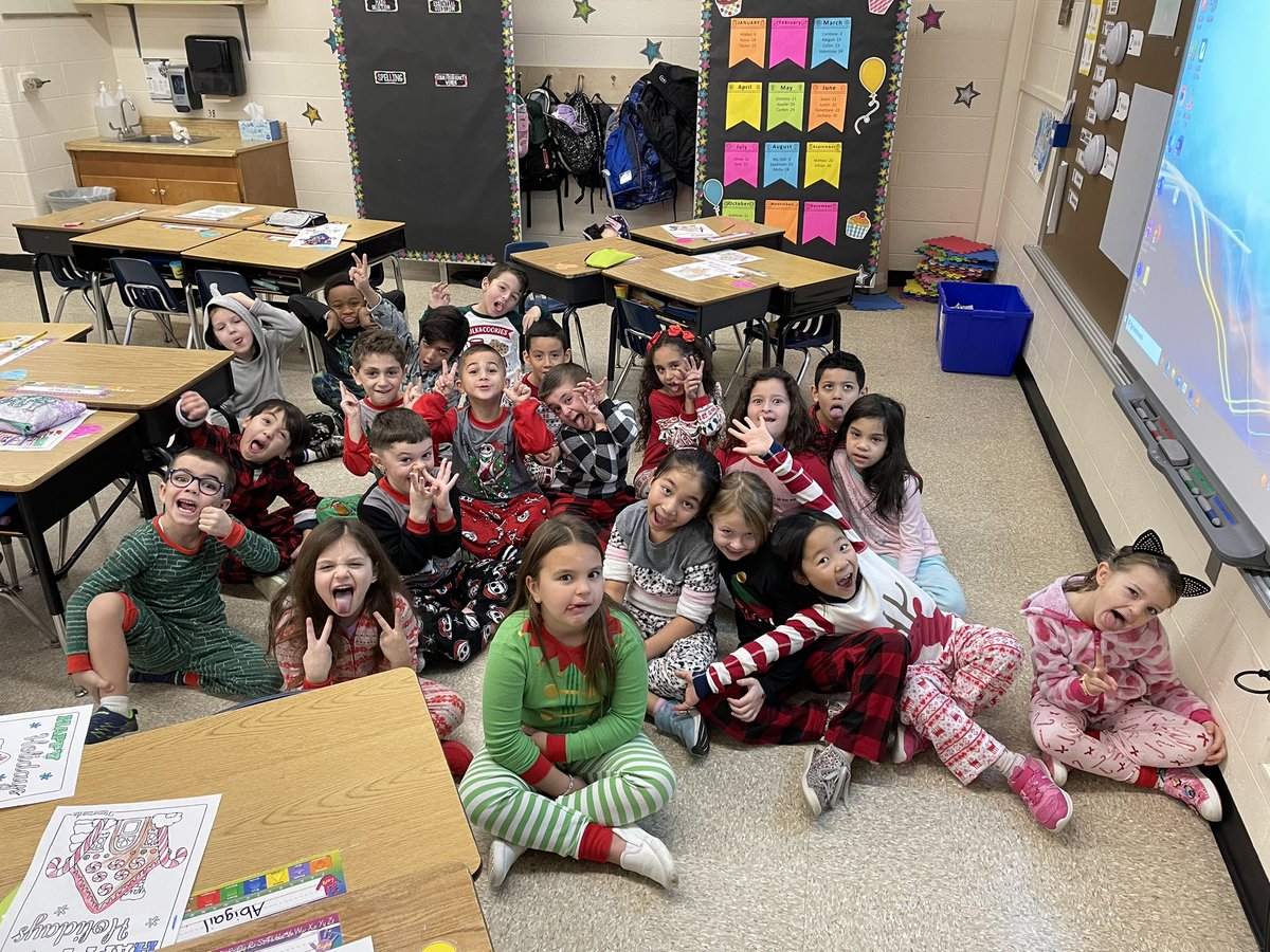 Ms_Cali_OB's tweet photo. First grade loves Pajama Day!!@McDivittSchool https://t.co/if4s97hQiA