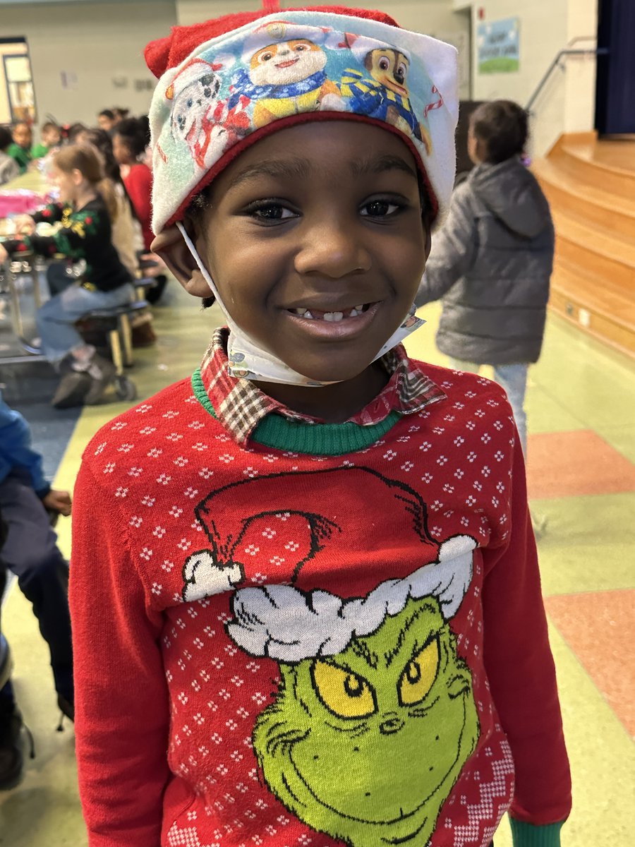 HillpointHusky's tweet photo. Day 11: Ugly Christmas sweaters! #12daysofholidayfunandlearning #day11
#HPLeadersofthePACK
#BuildingtheBestSPS https://t.co/vML404ZNys