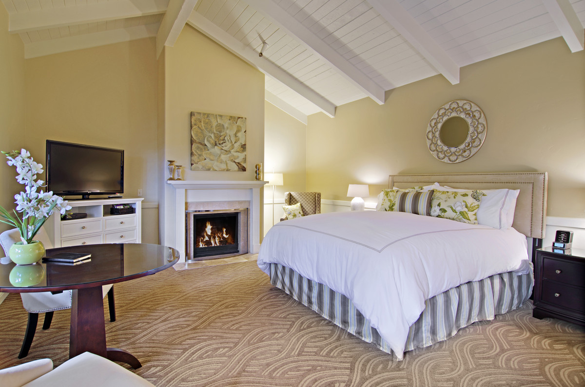 InnsBTS's tweet photo. Having consistently received the prestigious AAA 4-Diamond rating, the Carriage House Inn is a treat for all those who stay there. Guests can enjoy a complimentary continental breakfast, evening wine and Hors d'oeuvres. Plan your stay here: https://t.co/yqyCJM21AV https://t.co/0KPjRwEmls