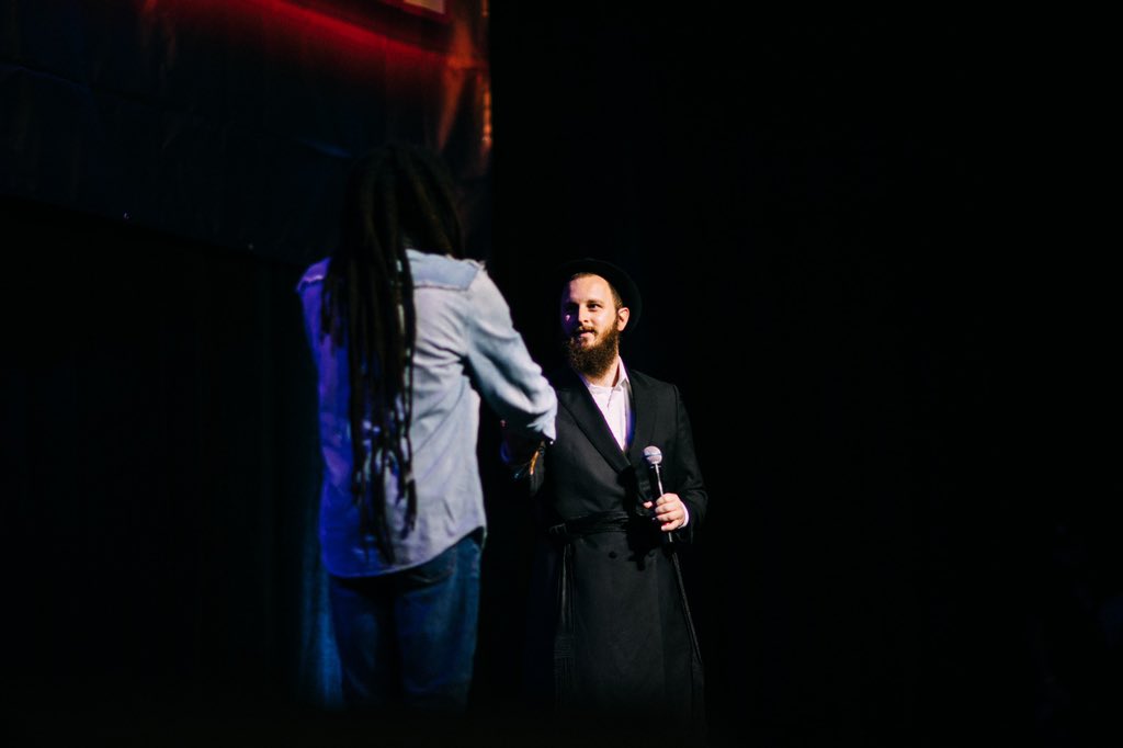 GoldsmithEli's tweet photo. Happy to share awesome highlights from @sheradsky & @julianrmarley performing first-time live @chosencomedy - photo credits @jennyabrams92 - https://t.co/LURiUUVla2
#moshereuven #unitybookings DM
#legends #julianmarley #say #unitymusic #chosencomedyfest #jenntabrams #marleyfam https://t.co/kpnHzwUs8Y