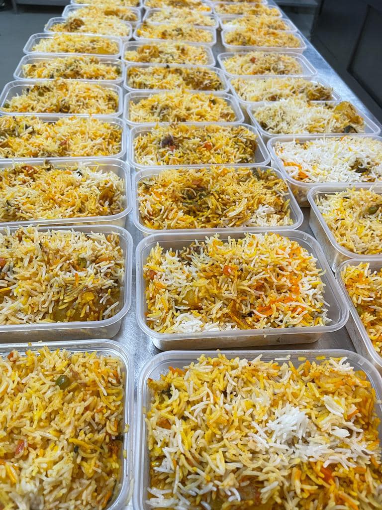 VisitSouthall's tweet photo. #NoOneEatsAlone this #Christmas
Spice Village Southall will be serving
FREE 3-course hot meals
for #Homeless, #Vulnerable & #Elderly
on Christmas Day from 12 pm till 4pm
#gifts #blankets #fooddifference #Southall
@spicevillagegrp https://t.co/QHXXOXJgrx