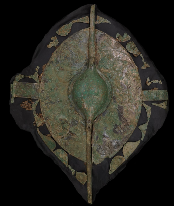 The specialist report that I wrote with the wonderful Dr. Melanie Giles on the amazing shield from Pocklington is out now in the <a href="/OxbowBooks/">Oxbow Books</a> monograph, edited by Mark Stephens. Thanks to Paula Ware and all at <a href="/MAParchPractice/">MAP Archaeological</a> for having me be part of it!

oxbowbooks.com/oxbow/chariots…