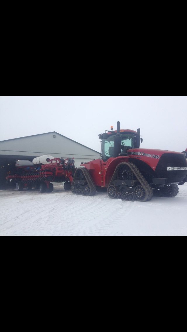 howe_grant235's tweet photo. @kennedykaufman @MaxROIFarmer Ya we had 36/20 with a 350 on 16” belts then went to a 450 on 30” night and day difference  wouldn’t look back https://t.co/sZWPAsVEIZ