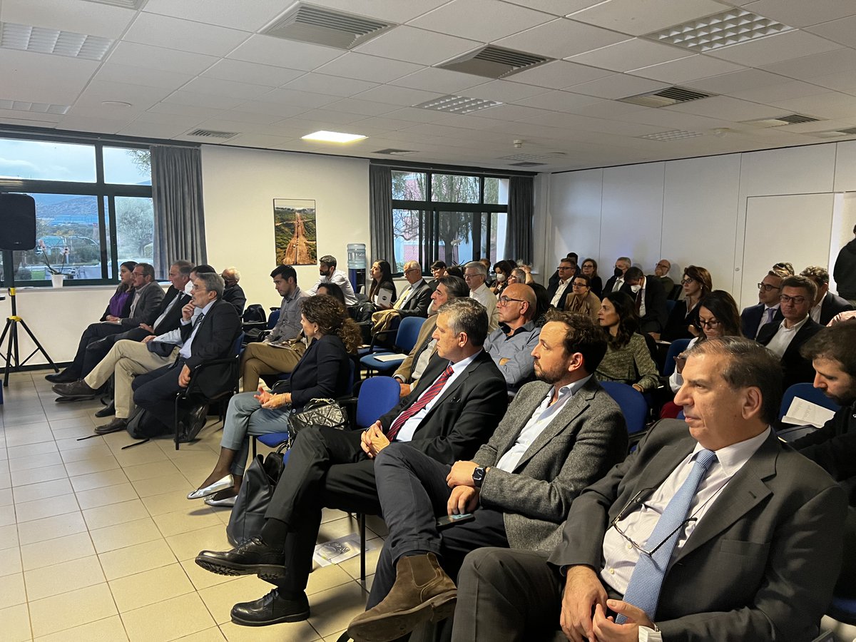 desfa_gr's tweet photo. Στη διάρκεια του #StrategyWorkshop που διοργανώθηκε στις 8/12, τα στελέχη του ΔΕΣΦΑ είχαν την ευκαιρία να συζητήσουν και να ευθυγραμμιστούν με το όραμα και τη στρατηγική της εταιρείας, την εξέλιξη της αγοράς, το νέο ρυθμιστικό περιβάλλον και την πορεία του ΔΕΣΦΑ προς το #netzero. https://t.co/XkxMaHnXBo