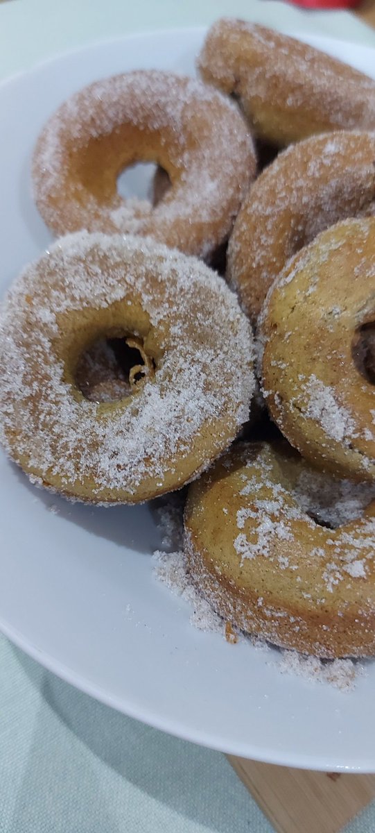 misskristinruth's tweet photo. Second batch - much better. 
#beenbaking #doughnuts https://t.co/dH89ePezDW