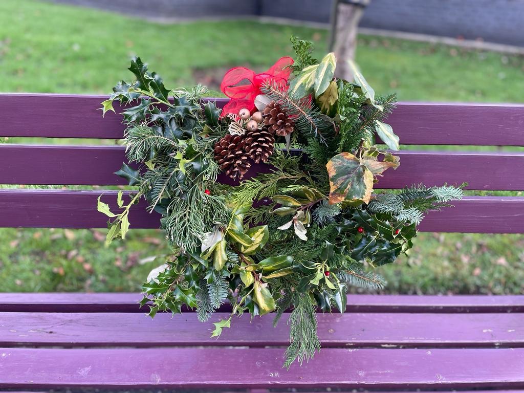 Feeling festive 🎄☃️❄️
wreath making with in-patients from Kylepark 
<a href="/CCInitiatives/">CCI</a> #occupationaltherapy
#christmascrafts
#nhs