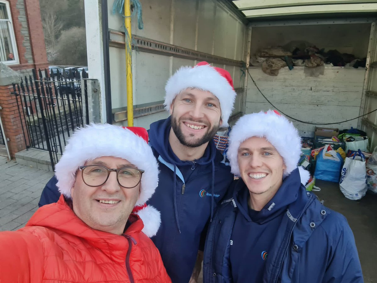 And that’s a wrap for the Festive Food Bank Appeal! 🎄🍴 Thank you so much to those who contributed to the appeal. Food items, cash donations and an overwhelming amount of generosity shown. All donations have now been distributed evenly to local food banks and community groups ❤️