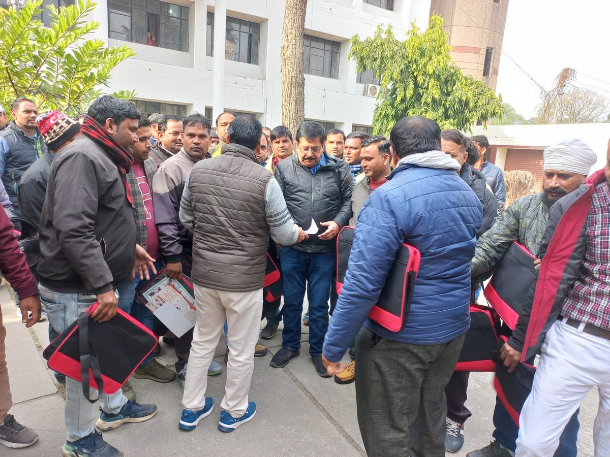 DrVisha64036545's tweet photo. Sensitisation cum refresher  training of Private AITs of Haridwar district under National Digital Livestock Mission .Presence of MAITRIs in large numbers reflects good communication between departmental officers &amp; MAITRis  Together we will &amp; We can make digital Transformation. https://t.co/6icBm9e4wq