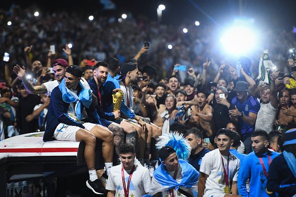 ARG4ARB's tweet photo. - المنتخب السعودي هو المنتخب الوحيد الذي تمكن من هزيمة أبطال العالم في آخر 3 أعوام. 

🇦🇷🤝🇸🇦. https://t.co/98jHymBu2E