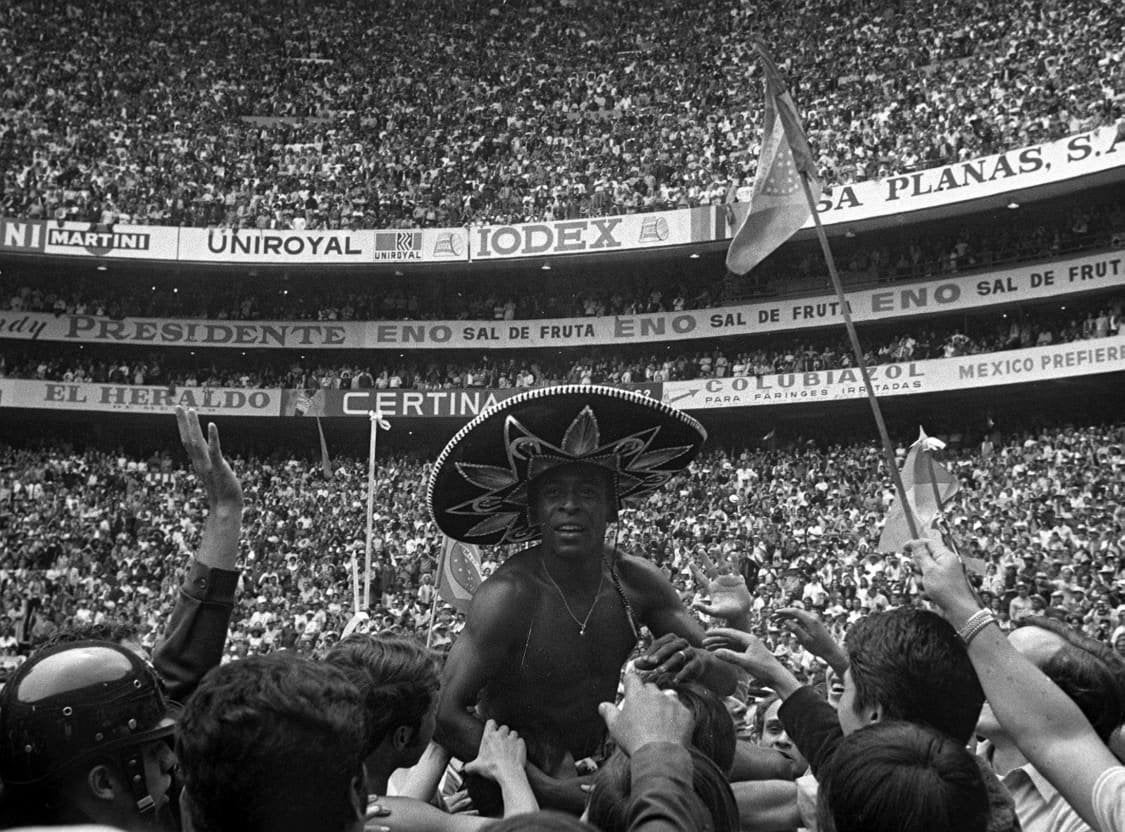 GaRiMoVi's tweet photo. @Valeurs Faut arrêter les polémiques à 2 balles.. Pelé avait créé une tollé lorsqu'il a porté un sombrero après avoir remporté la coupe du monde du monde au Mexique en 1970? https://t.co/XUxAWXmYVN