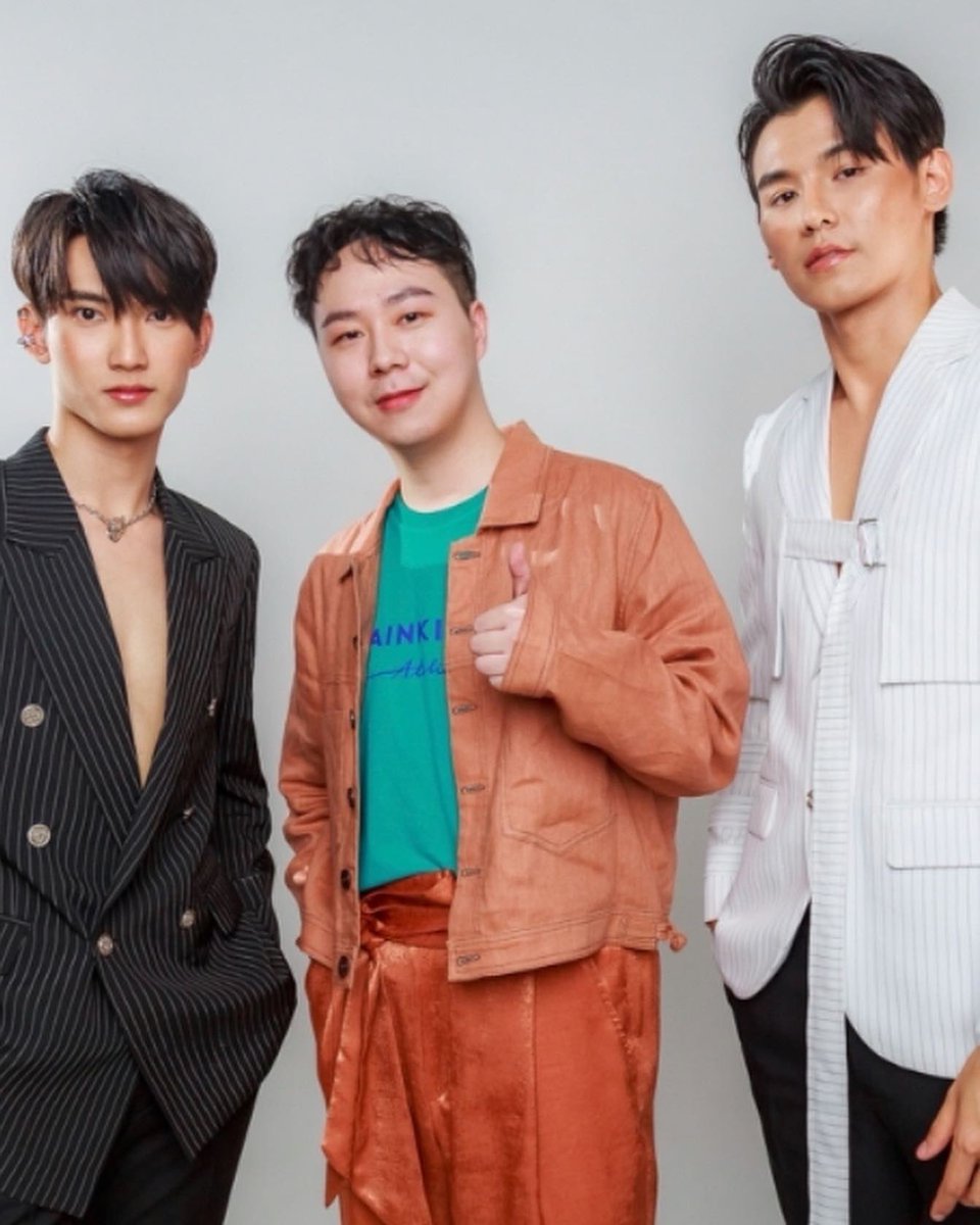 RockyChung2's tweet photo. 555คุยกันสนุกทุกครั้งนะ+1 😂เราก็โตกันเรื่อยๆแล้วเนาะ รอชมรายการที่อัดใหม่นะแฟนๆ 
#thailandcomingxjafirst #jafirst #rockychung #钟慕岳 #จาเฟริสท์ #泰国勤报局 https://t.co/YkoQa4VZbv