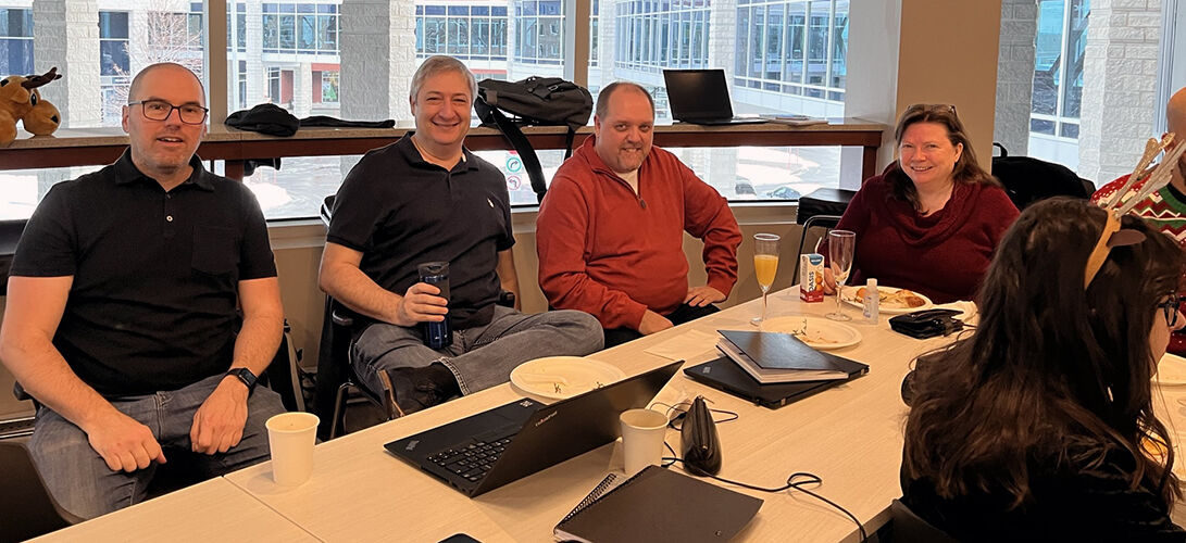 CreatechCa's tweet image. C’est au tour de nos employés de Québec de célébrer la fin de 2022 avec un délicieux petit-déjeuner. Une belle année riche en bons coups pour les membres de l&apos;équipe!

La vie est belle chez #Createch. 

#greatplacetowork #workfamily #teamwork #proudteam