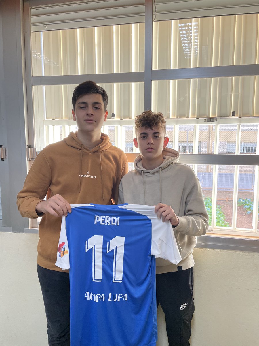 FutbolClubMP's tweet photo. NEWS📰
Fichaje en el mercado de invierno de un talento joven y con calidad de killer por valor de unos chicles y un vale por una cachimba
Gracias a Sergio Fernández aka “Perdi o Muñeco” https://t.co/czh5LILKA2