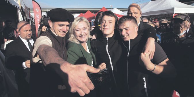 <a href="/loicbesson/">Loïc Besson</a> <a href="/BFMTV/">BFM</a> Bon ben le <a href="/RNational_off/">Rassemblement National</a> va devoir se dissoudre lui-même... 😏