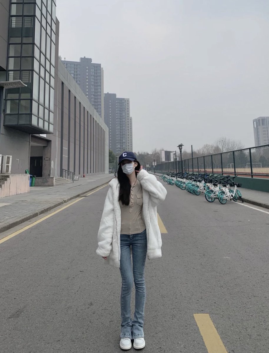 yulin6656's tweet photo. 有人爱，就好像有人撑腰，做什么事底气都会足一点！ #美女 #人妻 #室�� #穿搭 #身材 #山东 #青岛 https://t.co/PK2aOP7P74