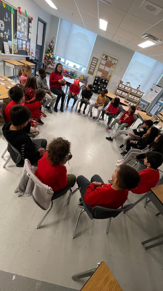 FlorczakRachel's tweet photo. Thank you Mrs. Boucher for leading us through a circle ❤️ We enjoyed having you (and Maddy) in our classroom. @SMCDSB_SCE https://t.co/Z3Rlydj01b