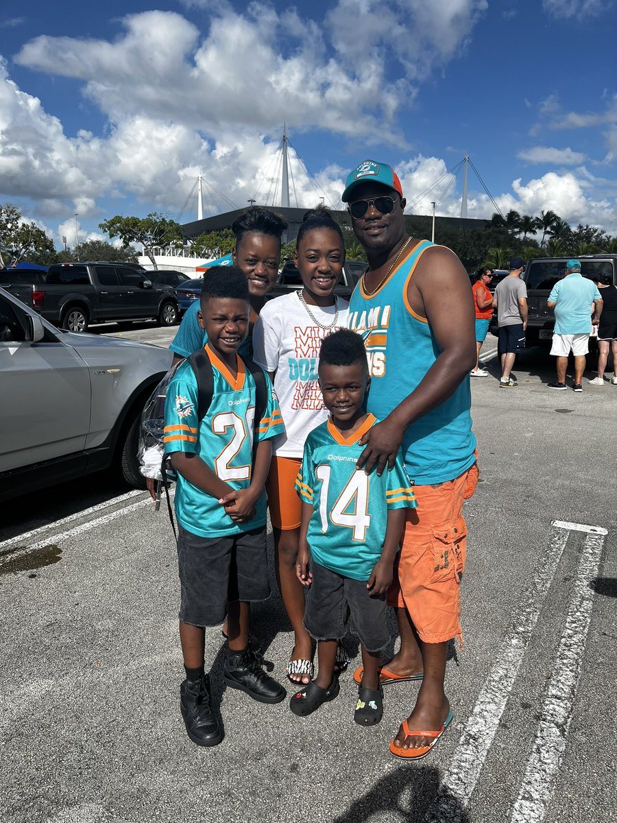 DolFanTee's tweet photo. #BudLightPresent #Sweepstakes https://t.co/n8V6h2um2o